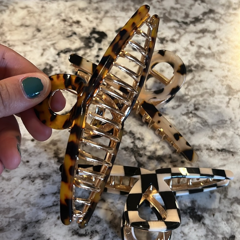 3 Designed Aligator Clips - Picture 2 of 3